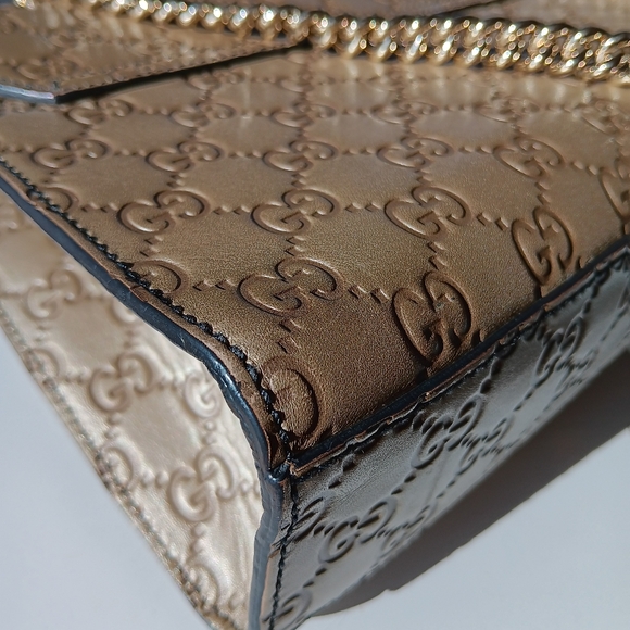 Gucci medium Emily gold embossed shoulder bag - Picture 15 of 16
